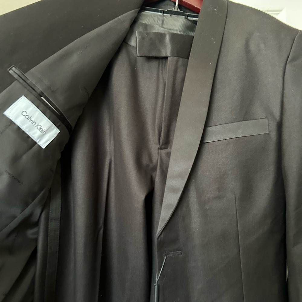 NWT Calvin Klein Boys’ Tux jacket and pants size 18 slim fit.